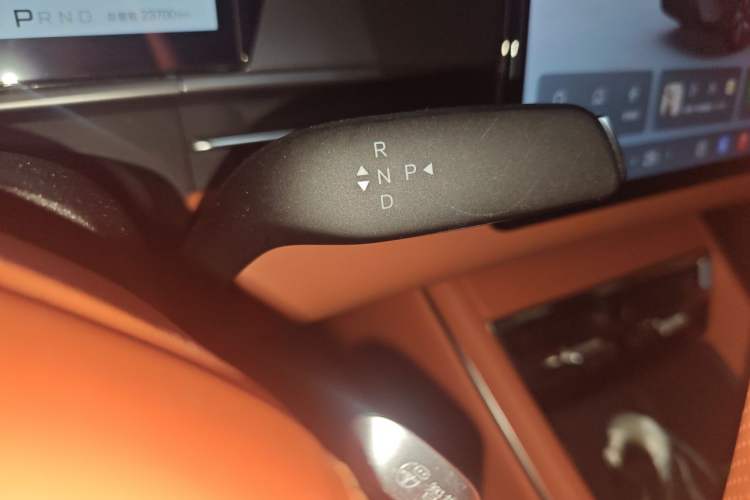 Used BYD Tang L 2025 DM 215KM LiDAR Flagship Model Gear Lever