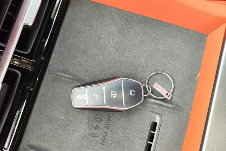 Used BYD Tang L 2025 DM 200KM Four-Wheel Drive LiDAR Flagship Model Interior 1
