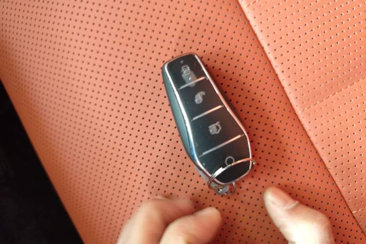 Used BYD Tang L 2025 DM 175KM Drone Player Edition Interior 1