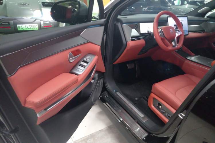 Used BYD Tang L 2025 DM 200KM Four-Wheel Drive LiDAR Flagship Model Interior 3