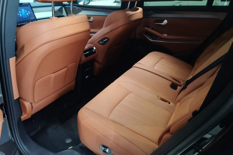Used BYD Tang L 2025 DM 215KM LiDAR Flagship Model Interior 5