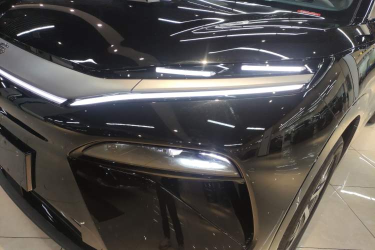 Used BYD Tang L 2025 EV with 670 km Range LiDAR and Premium Features Left Front Headlight