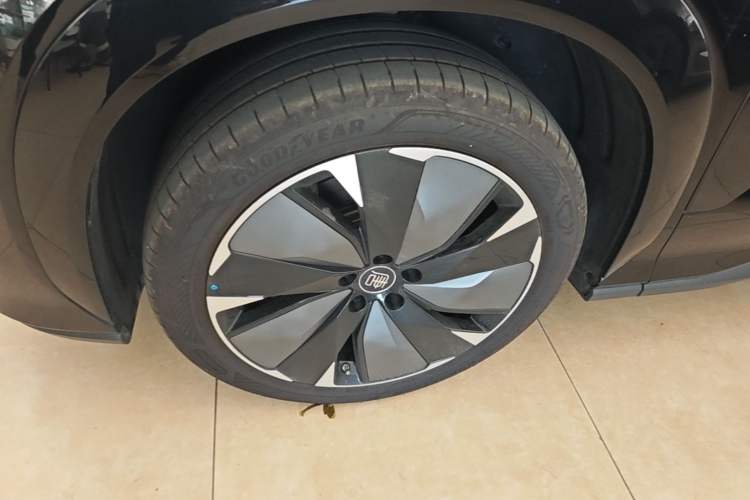 Used BYD Tang L 2025 DM 175KM Drone Player Edition Left Front Wheel Hub
