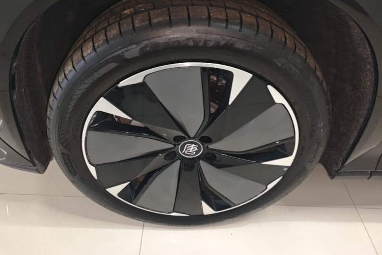 Used BYD Tang L 2025 DM 175KM Drone Player Edition Left Front Wheel Hub