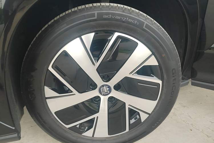 Used BYD Tang L 2025 EV 670KM LiDAR Flagship Version Left Front Wheel Hub