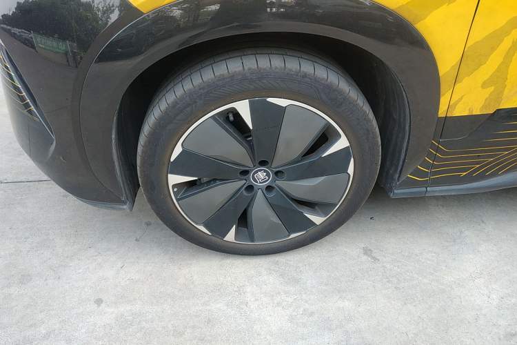 Used BYD Tang L 2025 EV 600KM All-Wheel-Drive LiDAR Flagship Model Left Front Wheel Hub