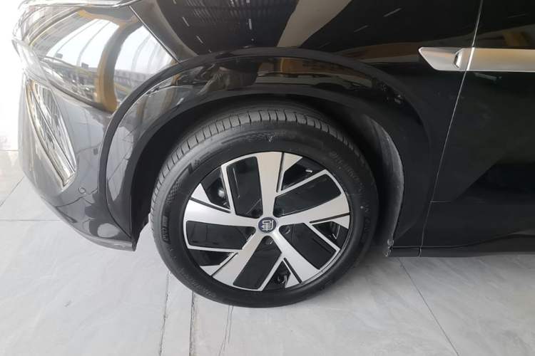 Used BYD Tang L 2025 DM 215KM LiDAR Flagship Model Left Front Wheel Hub