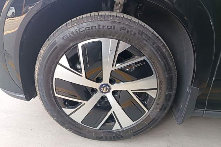 Used BYD Tang L 2025 DM 215KM LiDAR Flagship Model Left Front Wheel Hub