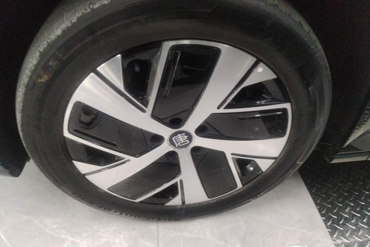 Used BYD Tang L 2025 DM 200KM Four-Wheel Drive LiDAR Flagship Model Left Front Wheel Hub