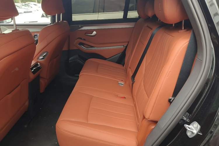 Used BYD Tang L 2025 EV with 670 km Range LiDAR and Premium Features Left Rear Seat