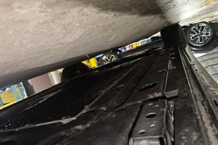 Used BYD Tang L 2025 DM 200KM Four-Wheel Drive LiDAR Flagship Model Left Side Sill