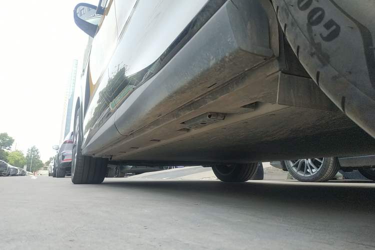 Used BYD Tang L 2025 EV 600KM All-Wheel-Drive LiDAR Flagship Model Left Side Sill
