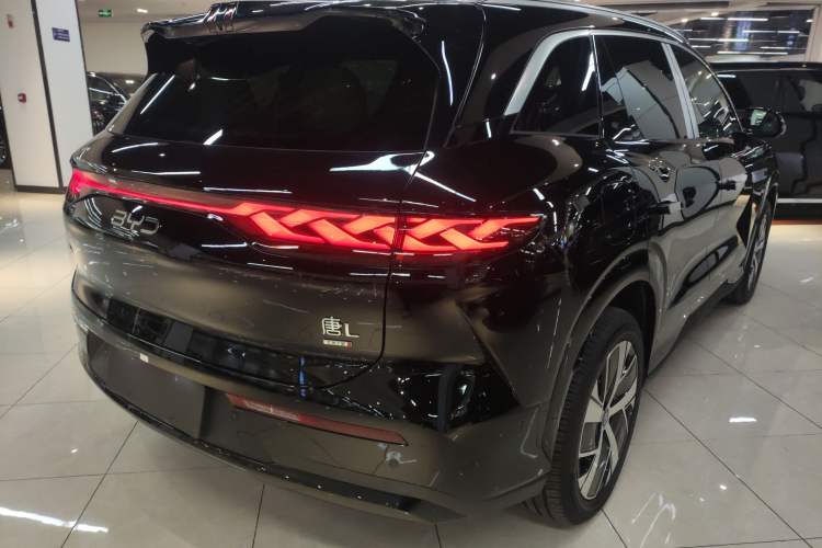 Used BYD Tang L 2025 EV with 670 km Range LiDAR and Premium Features Rear Right 45 Deg