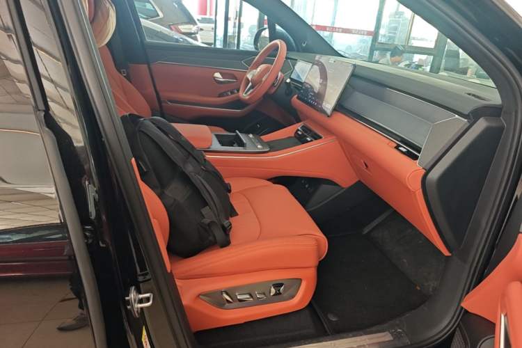 Used BYD Tang L 2025 DM 175KM Drone Player Edition Right Front Seat