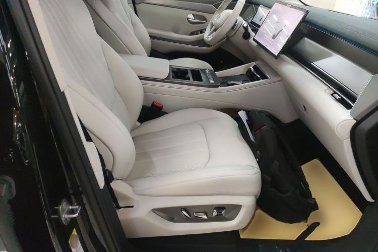 Used BYD Tang L 2025 EV with 670 km Range LiDAR and Premium Features Right Front Seat