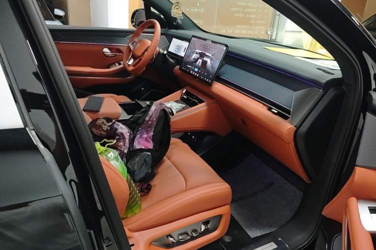 Used BYD Tang L 2025 DM 175KM Drone Player Edition Right Front Seat