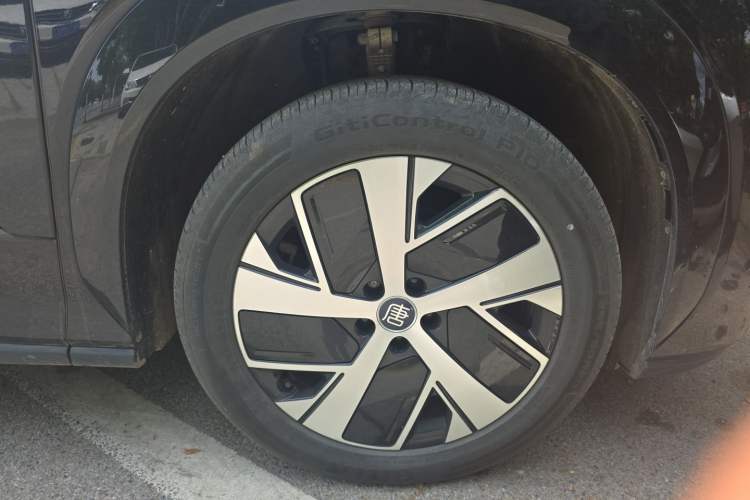 Used BYD Tang L 2025 DM 215KM LiDAR Flagship Model Right Front Wheel Hub