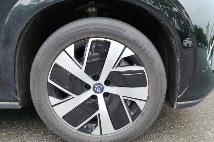 Used BYD Tang L 2025 DM 200KM Four-Wheel Drive LiDAR Flagship Model Right Front Wheel Hub