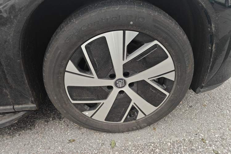 Used BYD Tang L 2025 DM 200KM Four-Wheel Drive LiDAR Flagship Model Right Front Wheel Hub