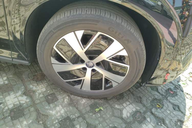 Used BYD Tang L 2025 DM 200KM Four-Wheel Drive LiDAR Flagship Model Right Front Wheel Hub