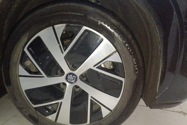 Used BYD Tang L 2025 DM 200KM Four-Wheel Drive LiDAR Flagship Model Right Front Wheel Hub