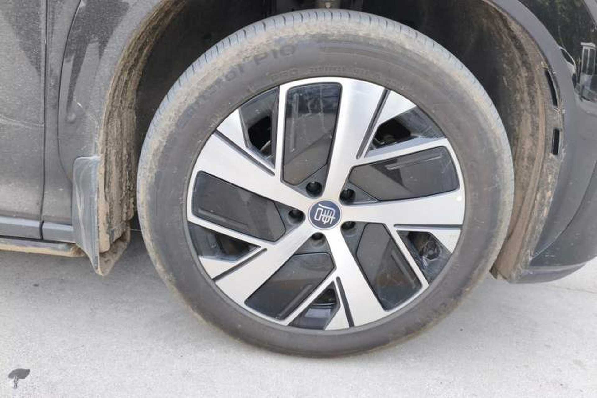 Used BYD Tang L 2025 DM 200KM Four-Wheel Drive LiDAR Flagship Model Right Front Wheel Hub