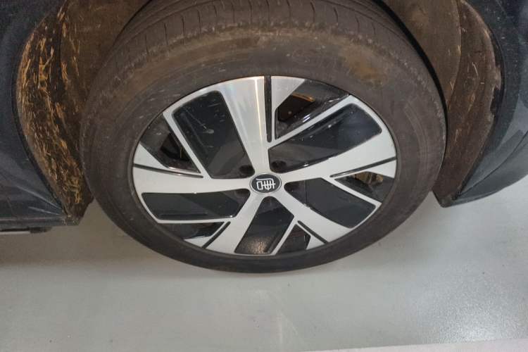 Used BYD Tang L 2025 DM 200KM Four-Wheel Drive LiDAR Flagship Model Right Front Wheel Hub