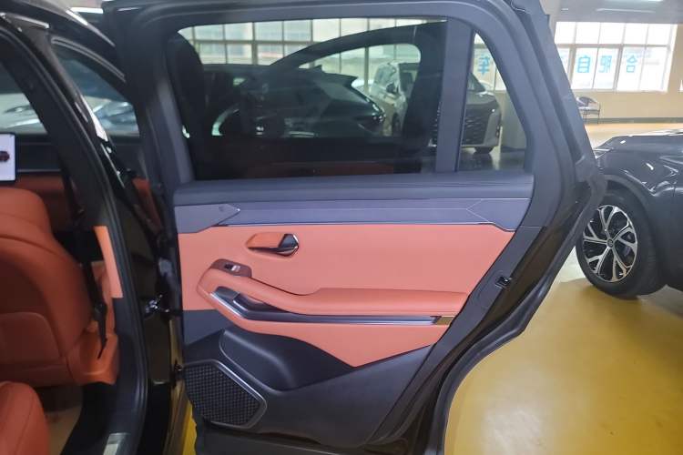 Used BYD Tang L 2025 EV 600KM All-Wheel-Drive LiDAR Flagship Model Right Rear Door Interior