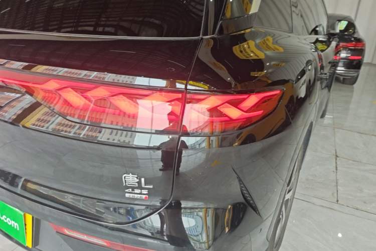 Used BYD Tang L 2025 DM 200KM Four-Wheel Drive LiDAR Flagship Model Right Rear Taillight