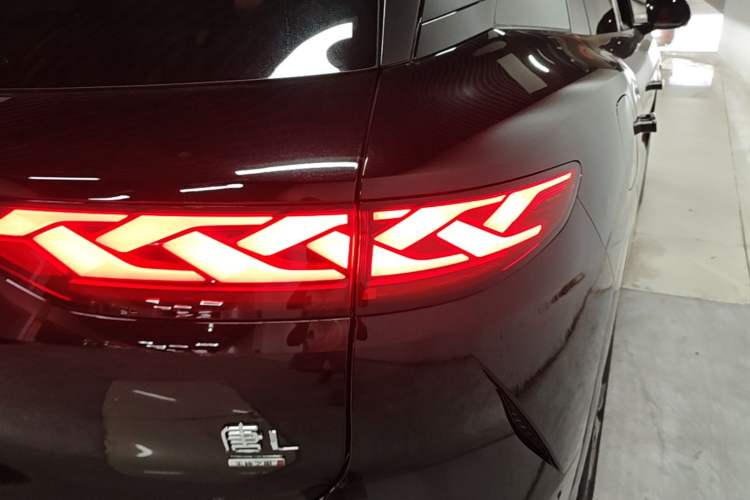 Used BYD Tang L 2025 DM 175KM Drone Player Edition Right Rear Taillight