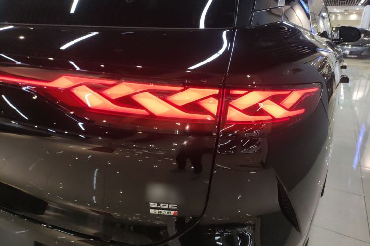 Used BYD Tang L 2025 EV 600KM All-Wheel-Drive LiDAR Flagship Model Right Rear Taillight