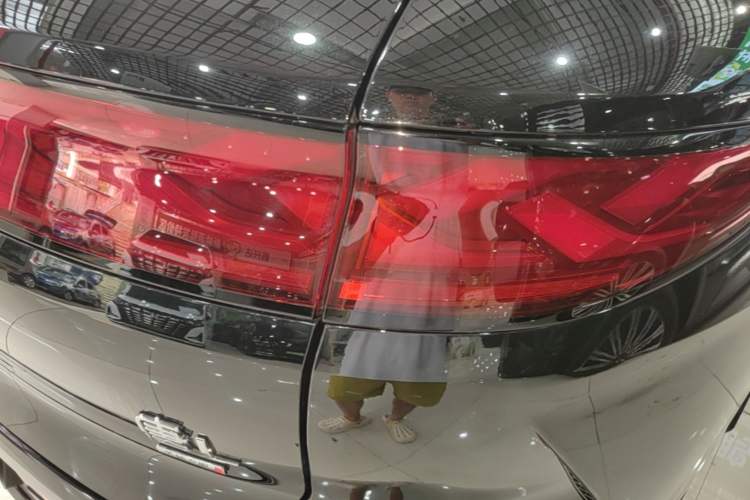 Used BYD Tang L 2025 EV with 670 km Range LiDAR and Premium Features Right Rear Taillight