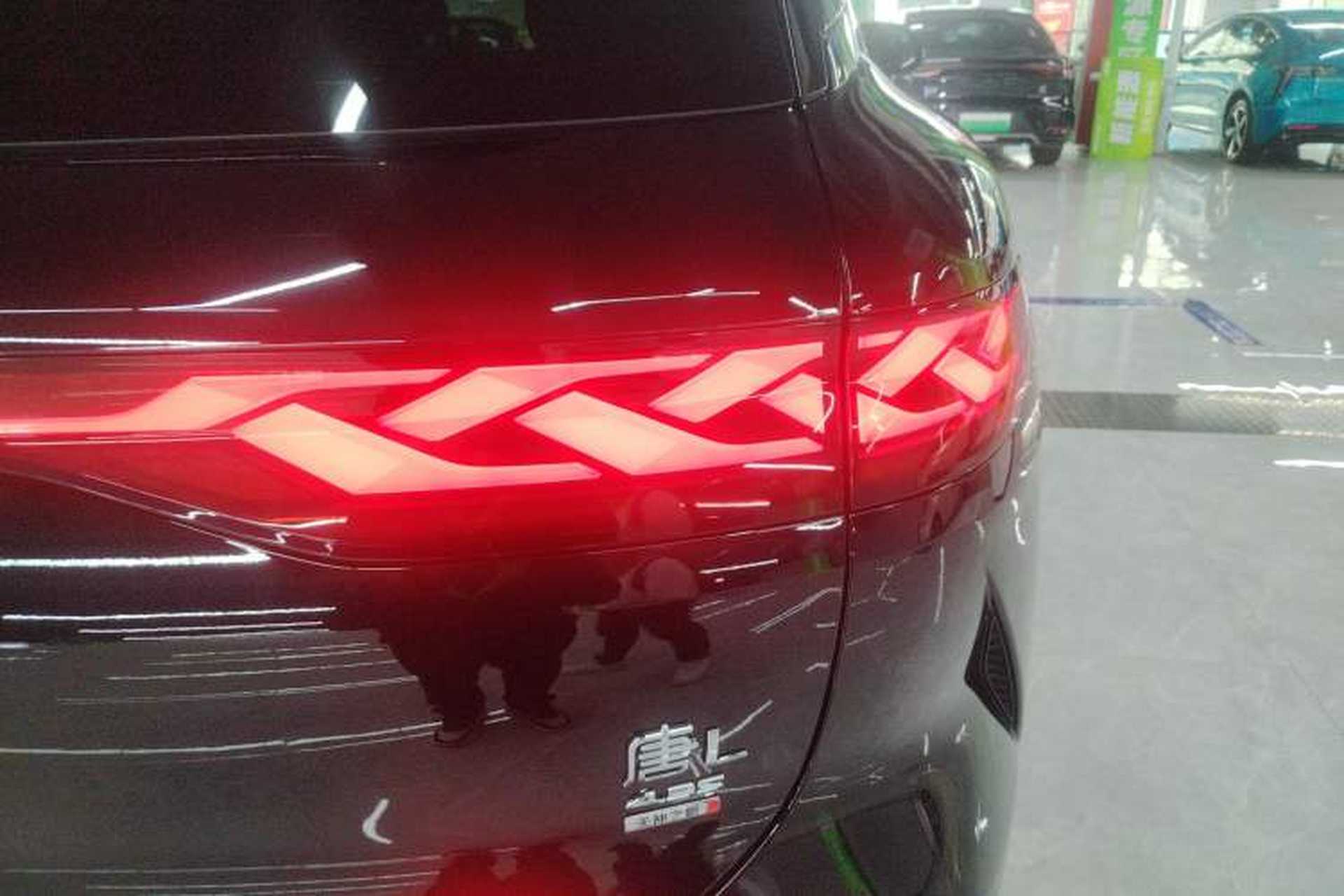 Used BYD Tang L 2025 DM 200KM Four-Wheel Drive LiDAR Flagship Model Right Rear Taillight