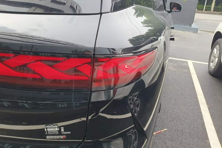 Used BYD Tang L 2025 EV with 670 km Range LiDAR and Premium Features Right Rear Taillight