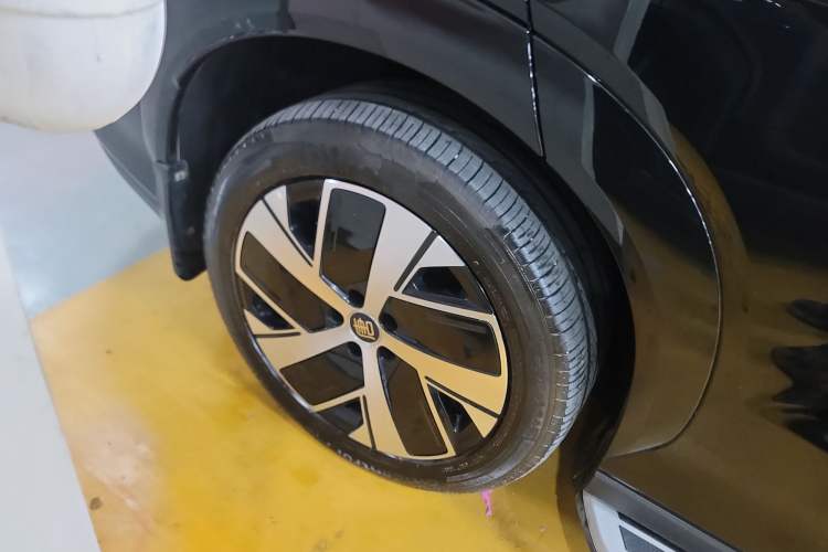 Used BYD Tang L 2025 EV 670KM LiDAR Flagship Version Right Rear Wheel Hub