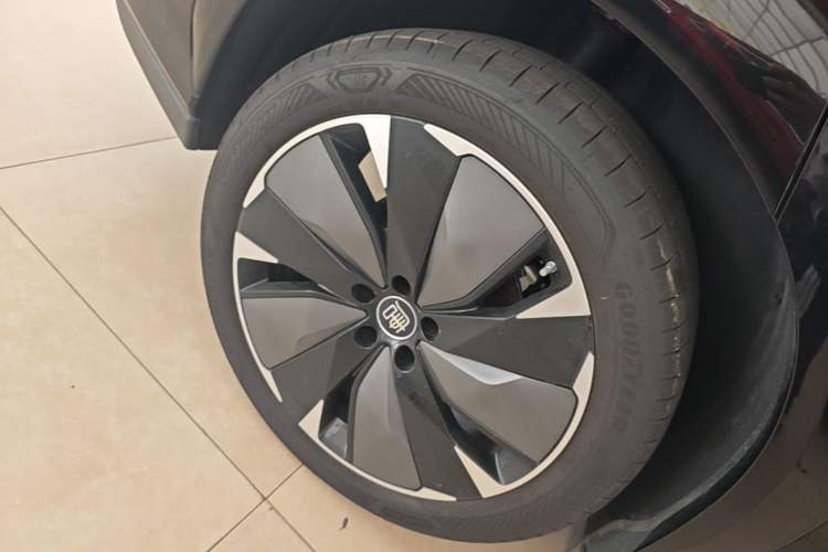 Used BYD Tang L 2025 DM 175KM Drone Player Edition Right Rear Wheel Hub