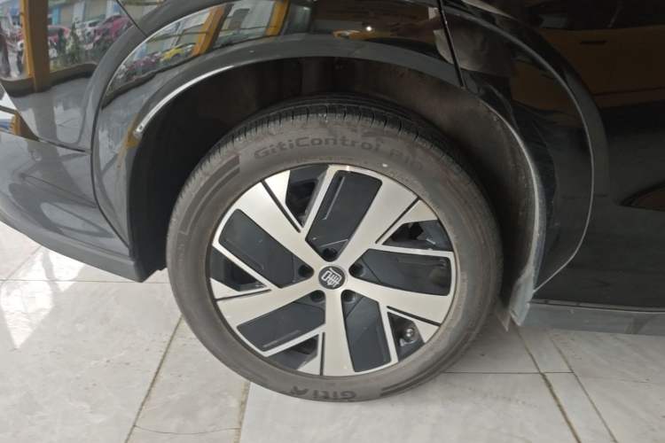Used BYD Tang L 2025 DM 200KM Four-Wheel Drive LiDAR Flagship Model Right Rear Wheel Hub