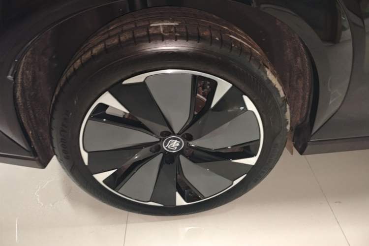Used BYD Tang L 2025 DM 175KM Drone Player Edition Right Rear Wheel Hub