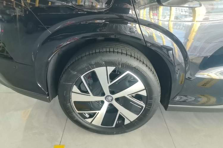 Used BYD Tang L 2025 DM 215KM LiDAR Flagship Model Right Rear Wheel Hub
