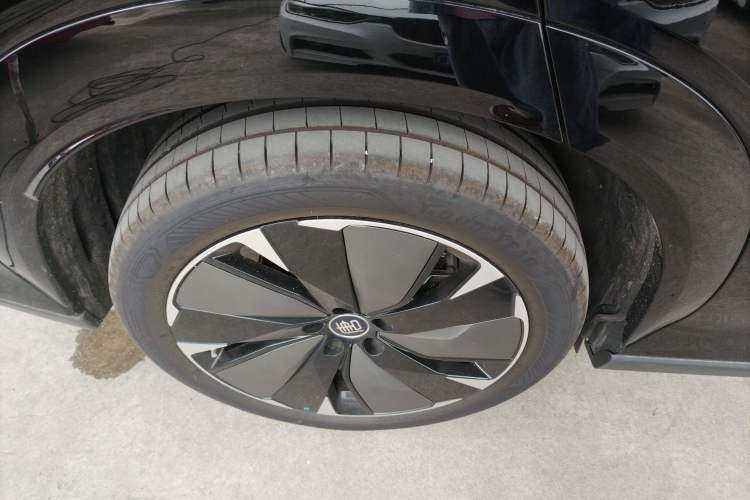 Used BYD Tang L 2025 DM 175KM Drone Player Edition Right Rear Wheel Hub