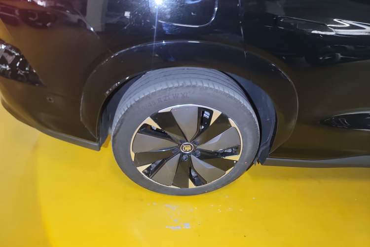 Used BYD Tang L 2025 EV 600KM All-Wheel-Drive LiDAR Flagship Model Right Rear Wheel Hub