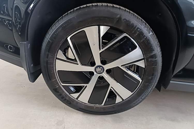 Used BYD Tang L 2025 DM 215KM LiDAR Flagship Model Right Rear Wheel Hub