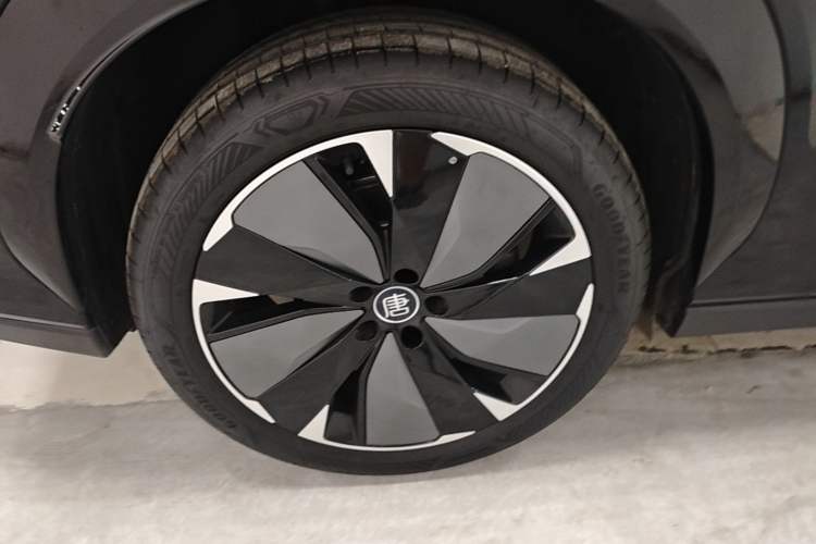 Used BYD Tang L 2025 DM 175KM Drone Player Edition Right Rear Wheel Hub