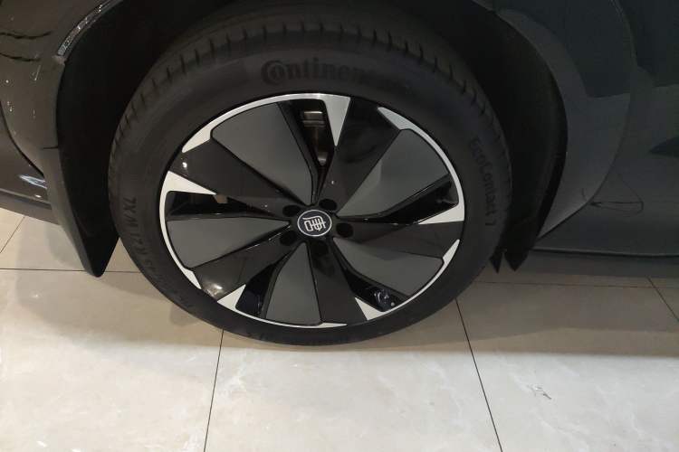 Used BYD Tang L 2025 EV 600KM All-Wheel-Drive LiDAR Flagship Model Right Rear Wheel Hub