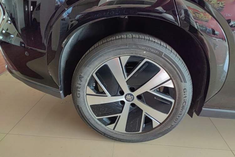 Used BYD Tang L 2025 DM 200KM Four-Wheel Drive LiDAR Flagship Model Right Rear Wheel Hub