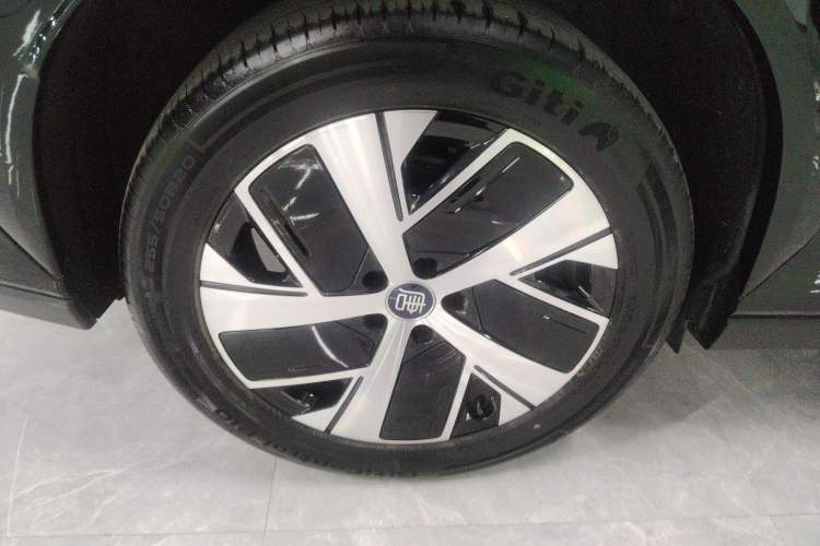 Used BYD Tang L 2025 DM 200KM Four-Wheel Drive LiDAR Flagship Model Right Rear Wheel Hub