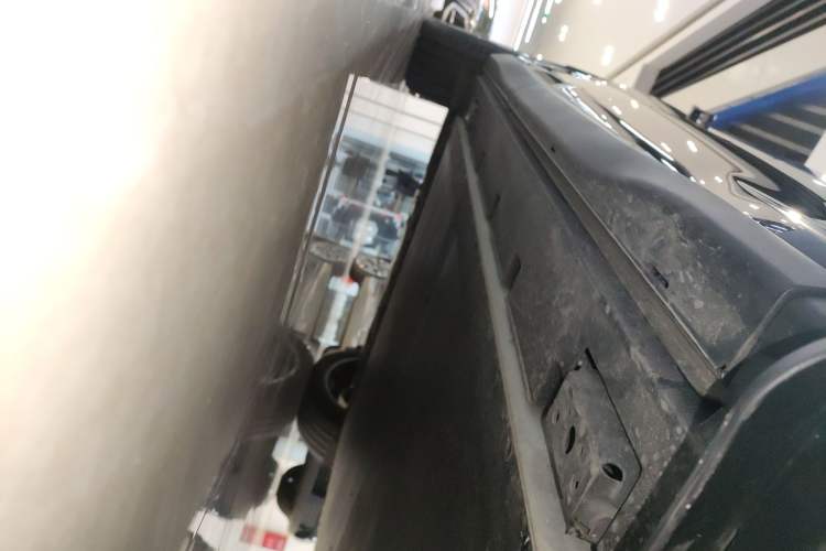 Used BYD Tang L 2025 EV 600KM All-Wheel-Drive LiDAR Flagship Model Right Side Sill