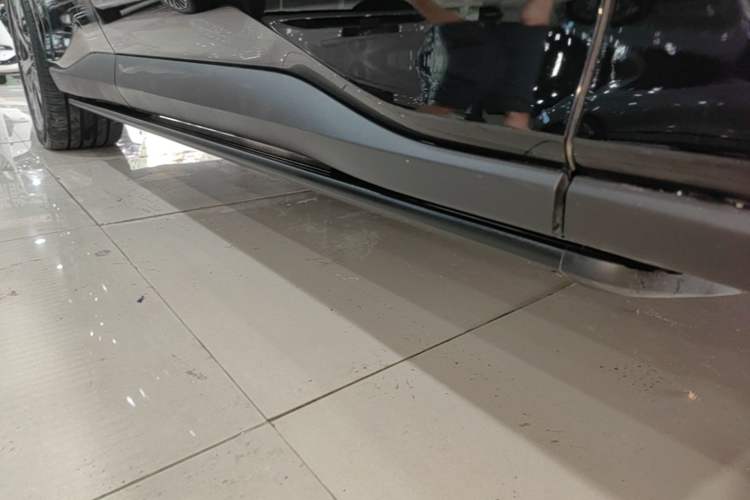 Used BYD Tang L 2025 EV with 670 km Range LiDAR and Premium Features Right Side Sill