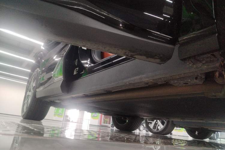 Used BYD Tang L 2025 DM 200KM Four-Wheel Drive LiDAR Flagship Model Right Side Sill
