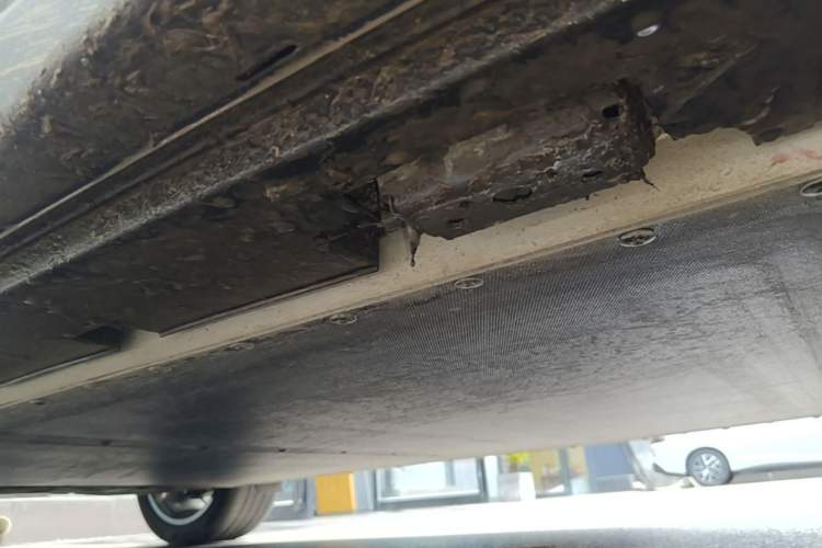 Used BYD Tang L 2025 EV with 670 km Range LiDAR and Premium Features Right Side Sill